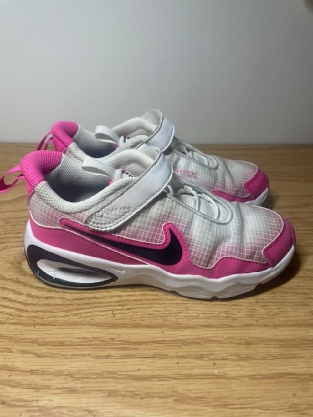Nike Air Max Nova Kids Size 13 Fuchsia Pink White Sneakers
